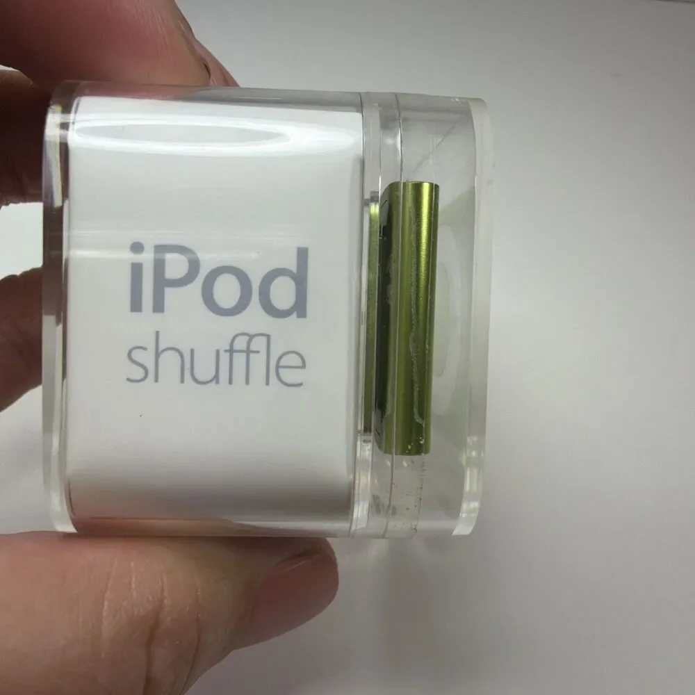 Apple iPod Shuffle 4th Generation (2 GB) Green New & Factory Sealed Model A1373